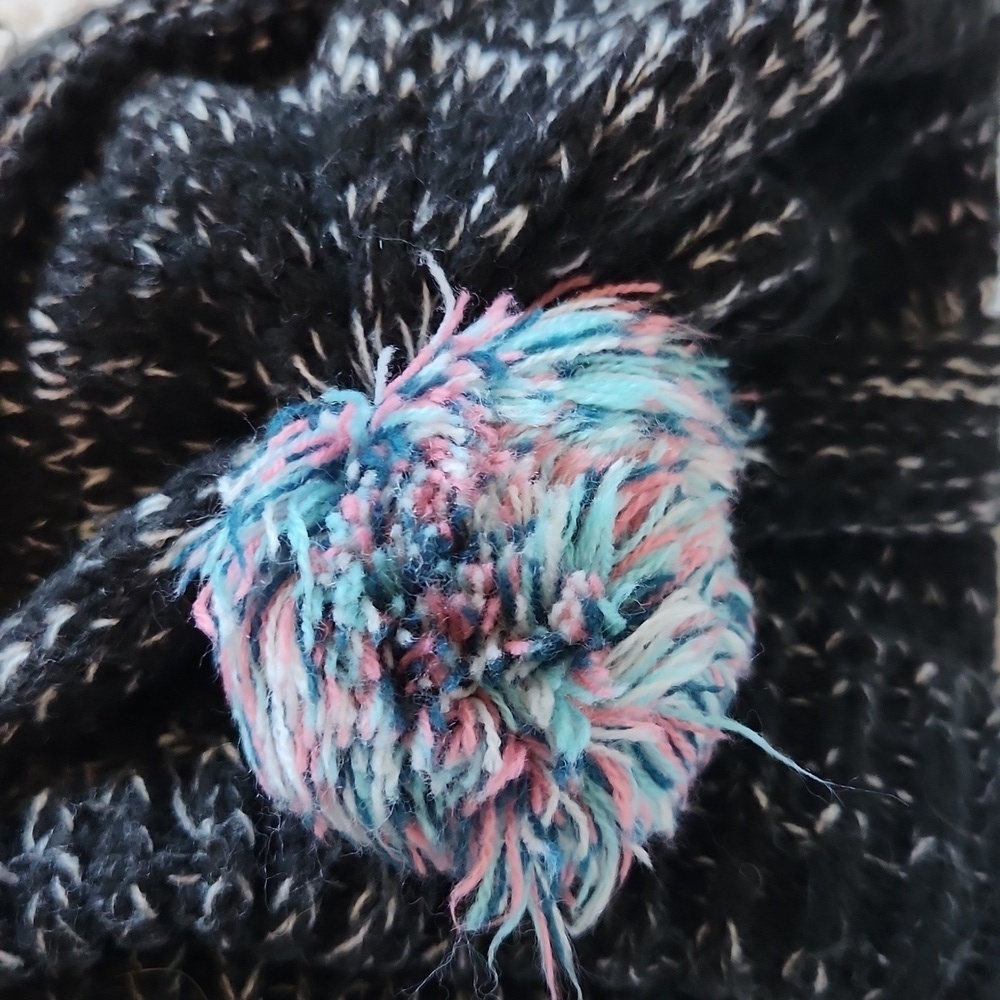 Time and Tru Cable Knit Ruched Rainbow Pompom Winter Beanie Hat - Picture 3 of 4